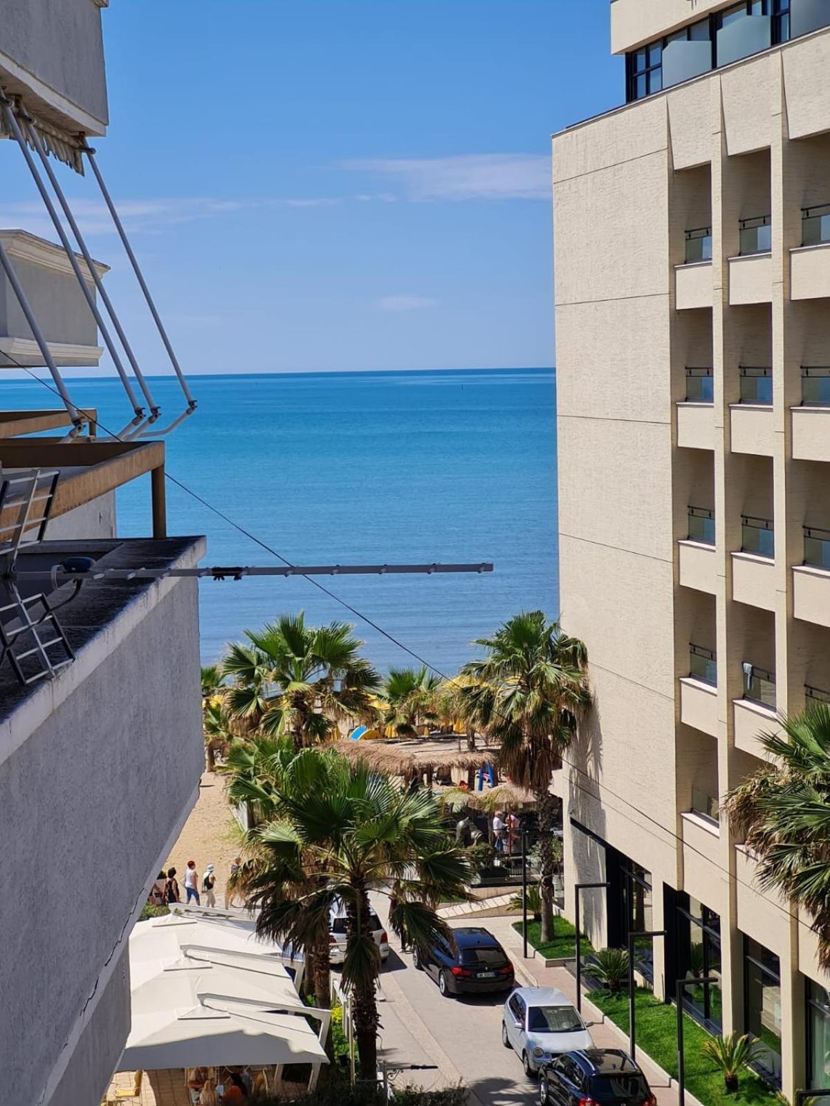 Sara-El Seaside Apartment Durres Bagian luar foto
