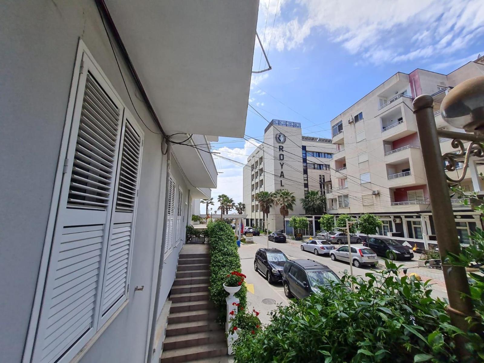 Sara-El Seaside Apartment Durres Bagian luar foto